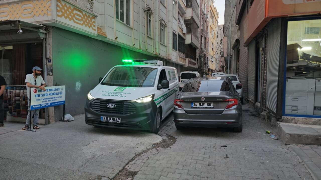 Ağır koku acı gerçeği ortaya çıkardı! 5 çocuk annesi evinde ölü bulundu 6